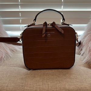 Michael kors crossbody